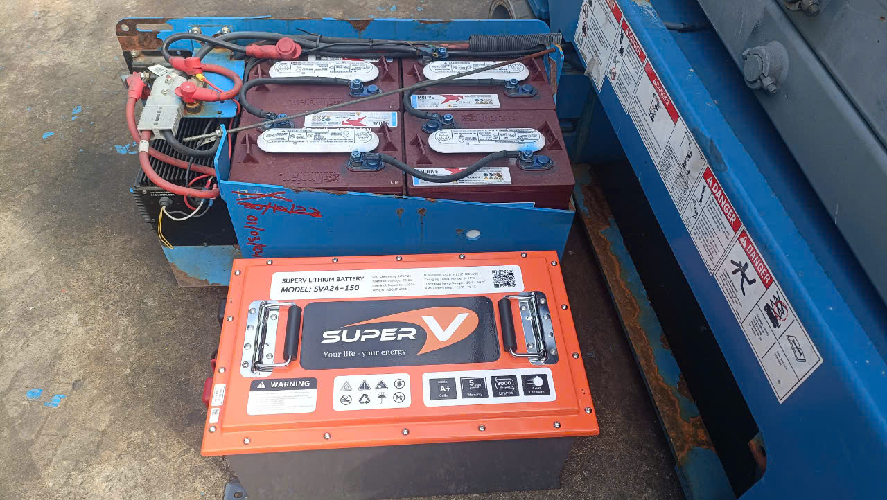 Lắp đặt Pin Lithium SuperV cho xe nâng người(SVA24-206)
